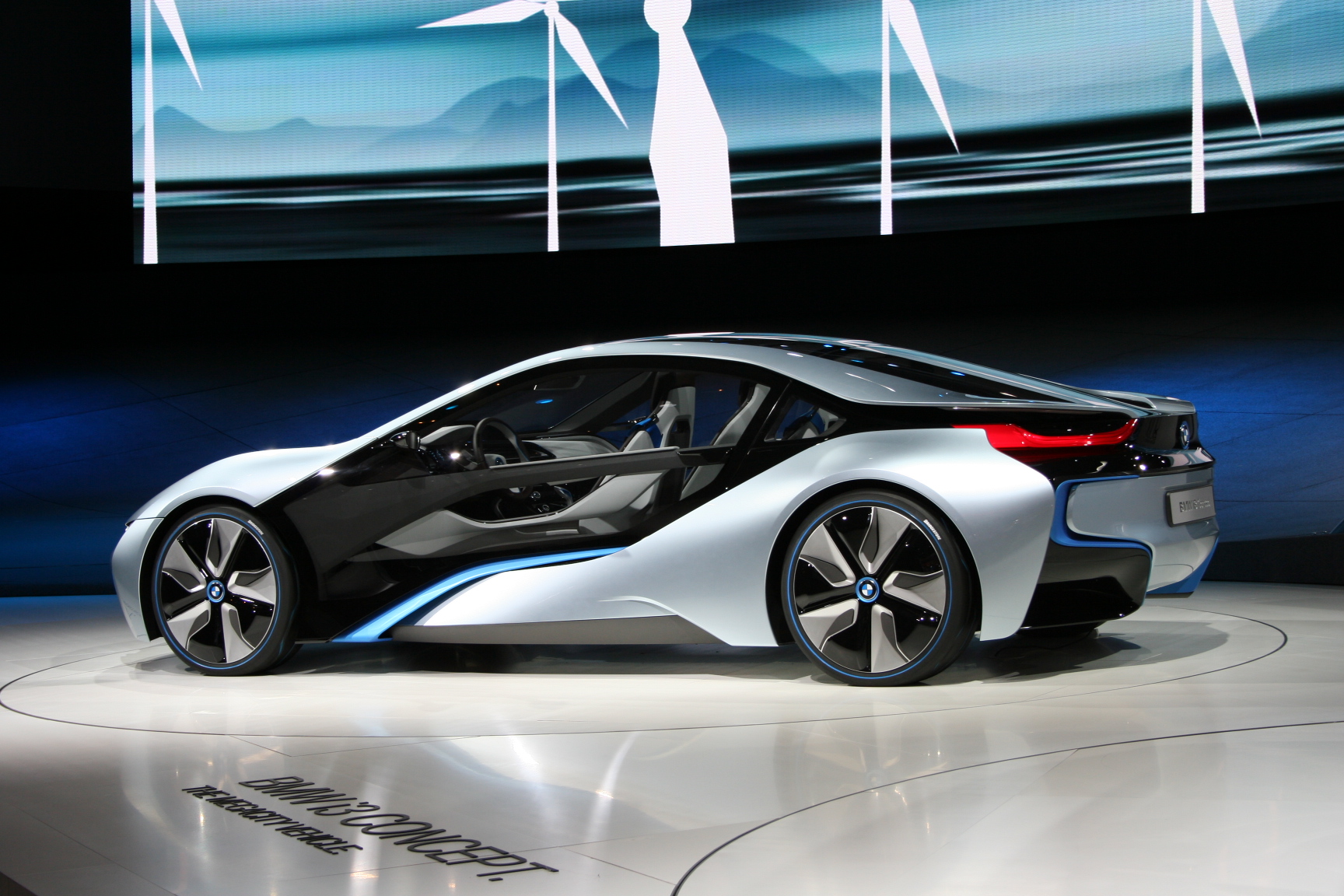 کۆمپانیای BMW یادی سەد ساڵەی دامەزراندنی دەکاتەوە